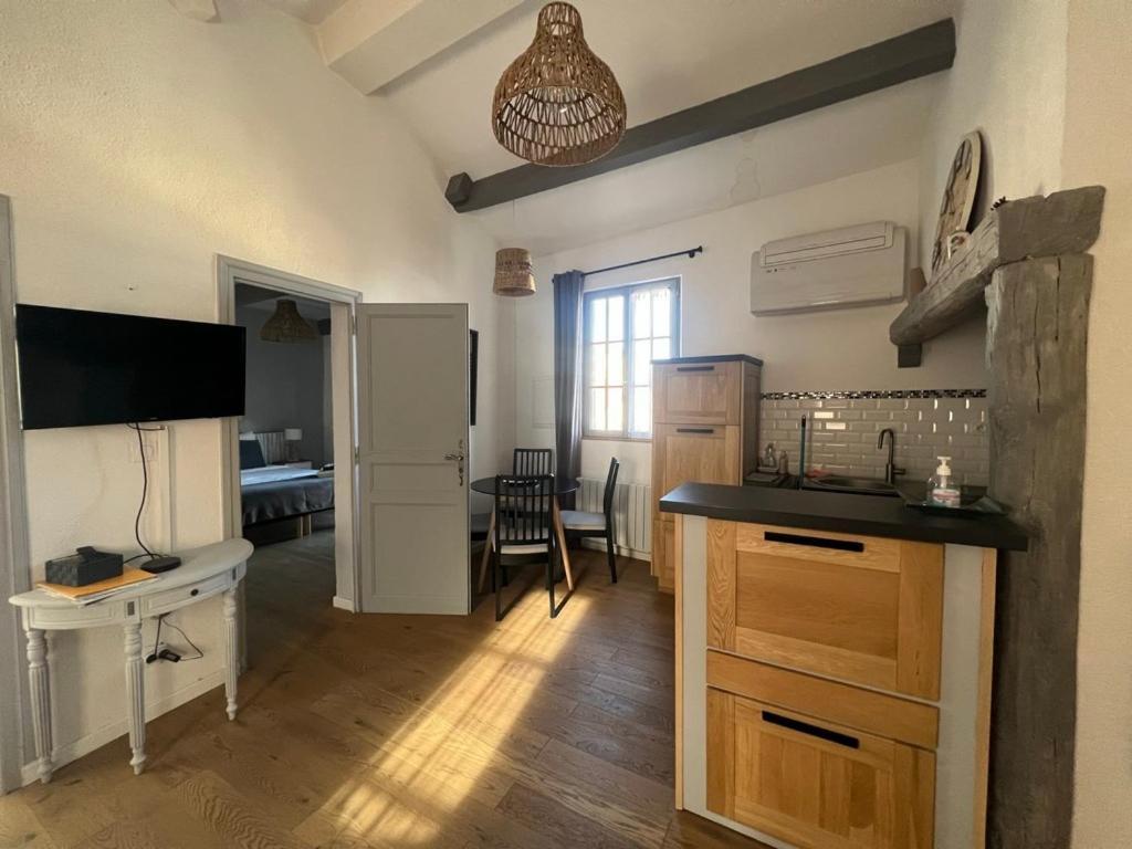 Uzès Appartement A 50 M De La Place Aux Herbes מראה חיצוני תמונה